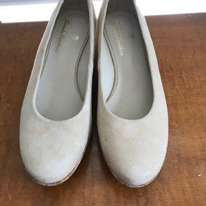 Tan Brooks Brother wedges size 8 for Wedding and graduation seasons